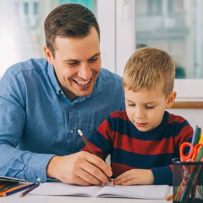 “Ça s’est bien passé” : briser le mur du silence entre parent et enfant sur l’école
