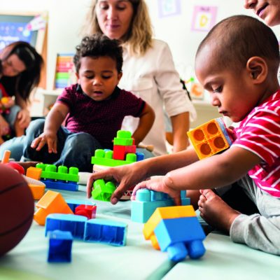 Comment encourager son enfant sans mettre la pression : trouver le bon équilibre